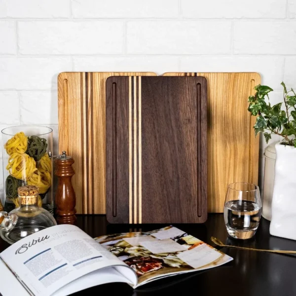 Wood Balance ⸱ Set 2 tocătoare din nuc și frasin – design oglindă - imagine 13