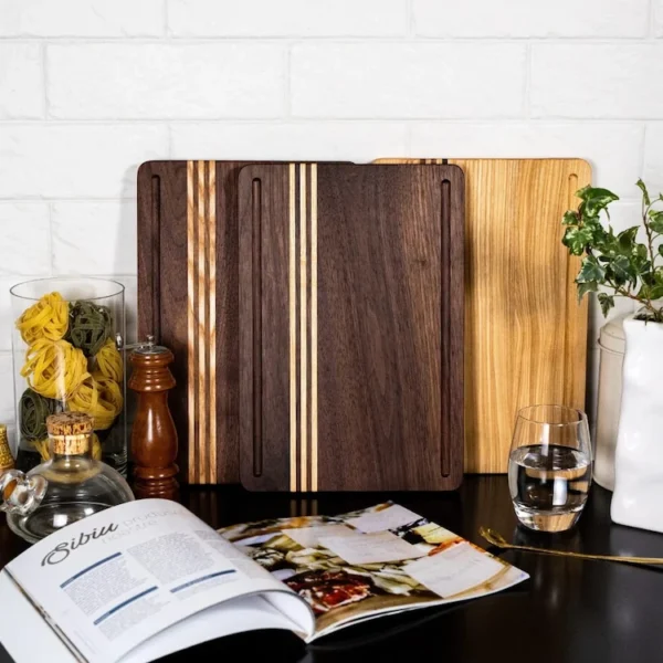 Wood Balance ⸱ Set 2 tocătoare din nuc și frasin – design oglindă - imagine 12